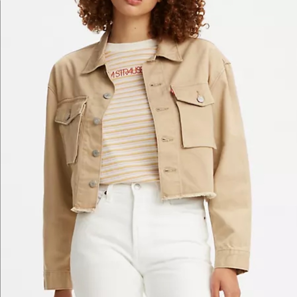 Levi's Women Non Denim Utility Trucker Jacket Tan Khaki Raw Hem Large